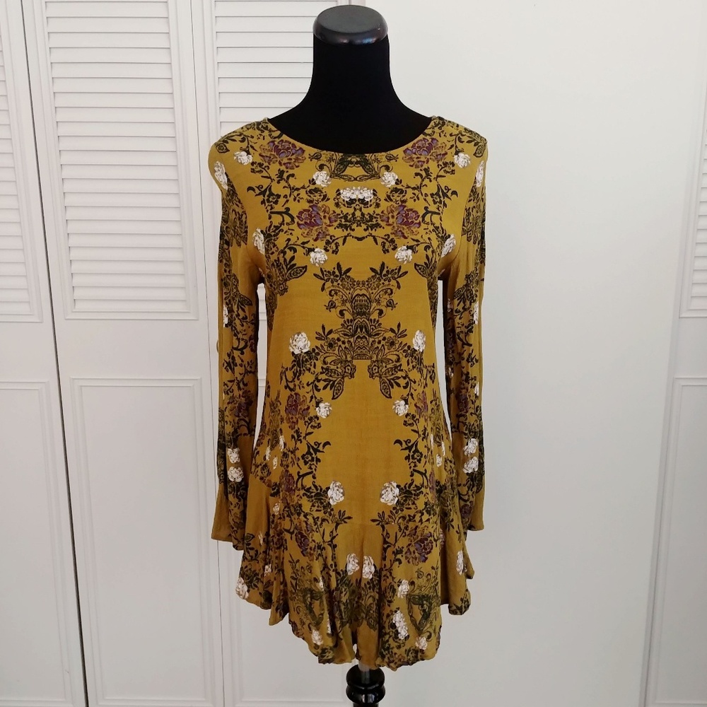 Free People Floral Print Blouse w/ Cut Out Back